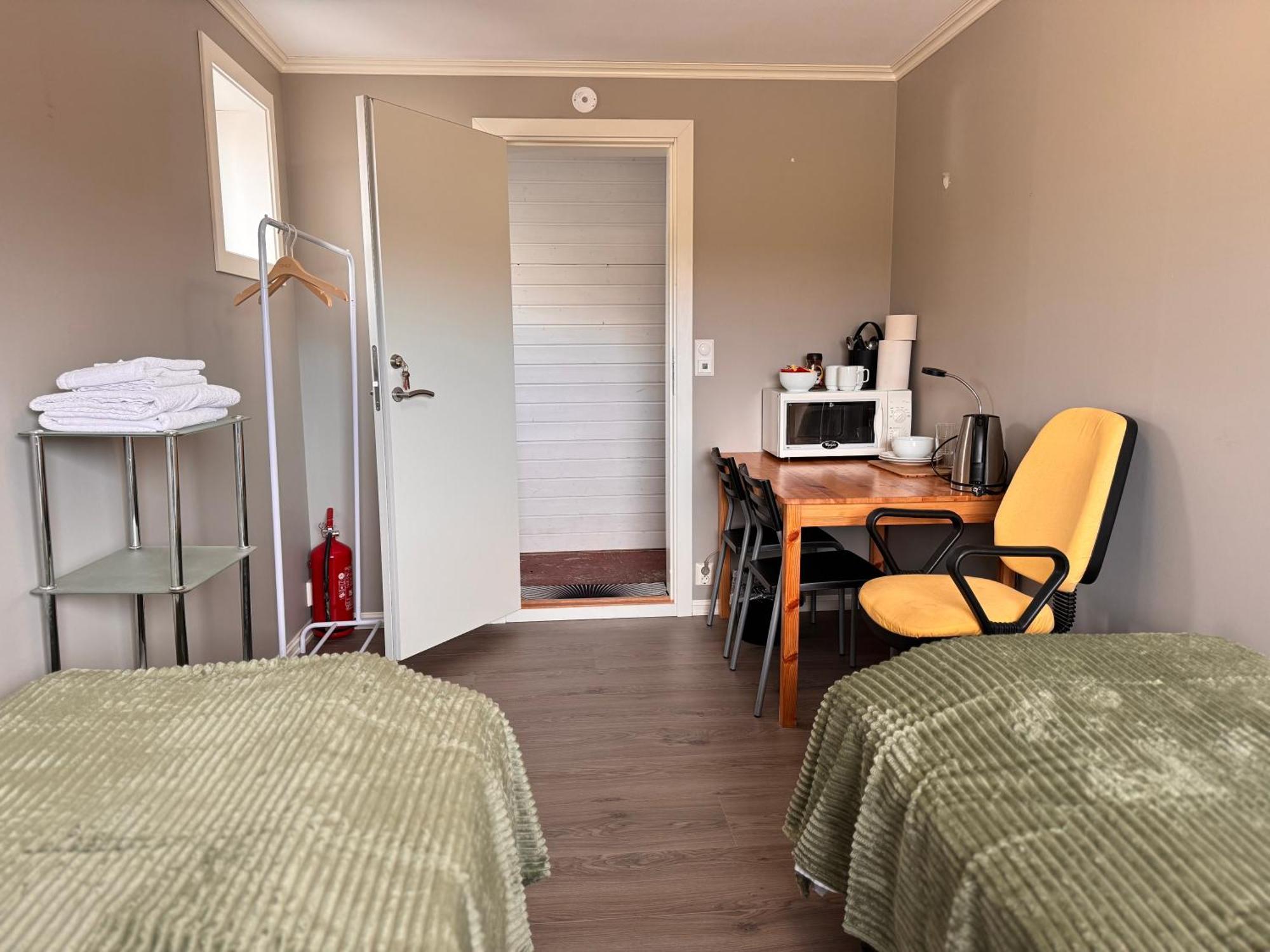 Bedroom Without Shower Apartment